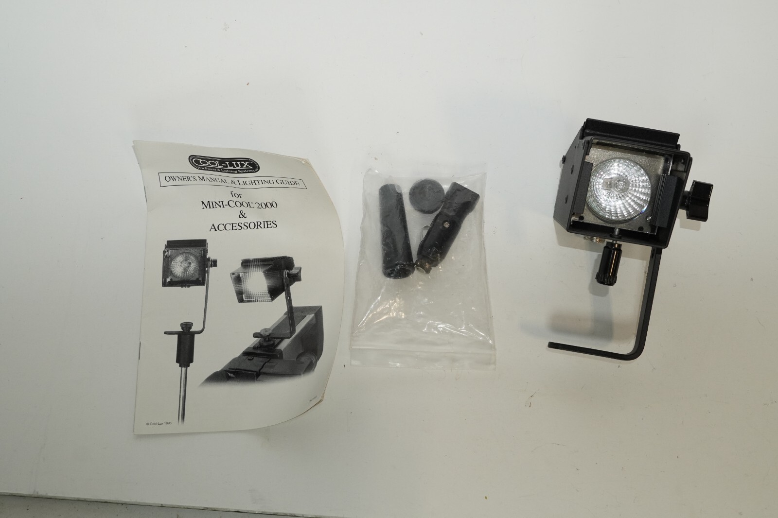 Cool - Lux mini cool MR-16 portable light