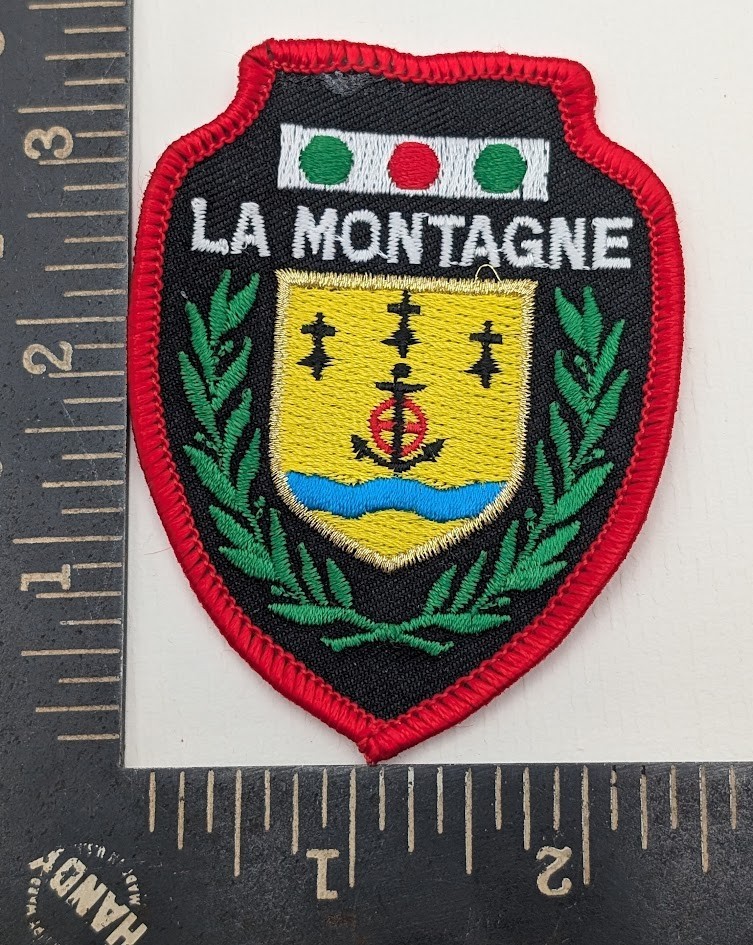 La Montagne Patch – Shield Emblem  Red /Green Balls Laurel French Billiards