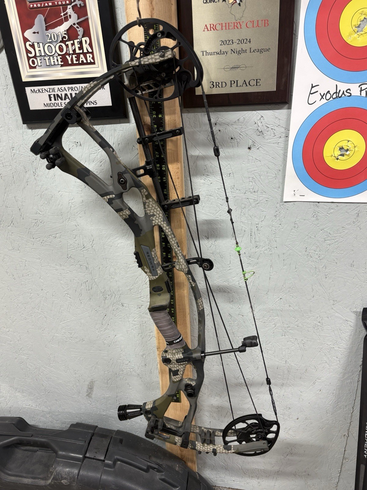 Hoyt Rx7 Ultra Right Hand 60-70 Pounds W/matching Quiver