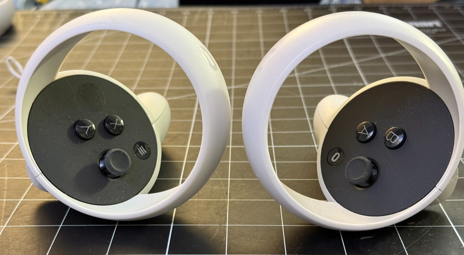 Genuine Oculus Quest 2 Left + Right Controllers Fully Tested with wrist straps