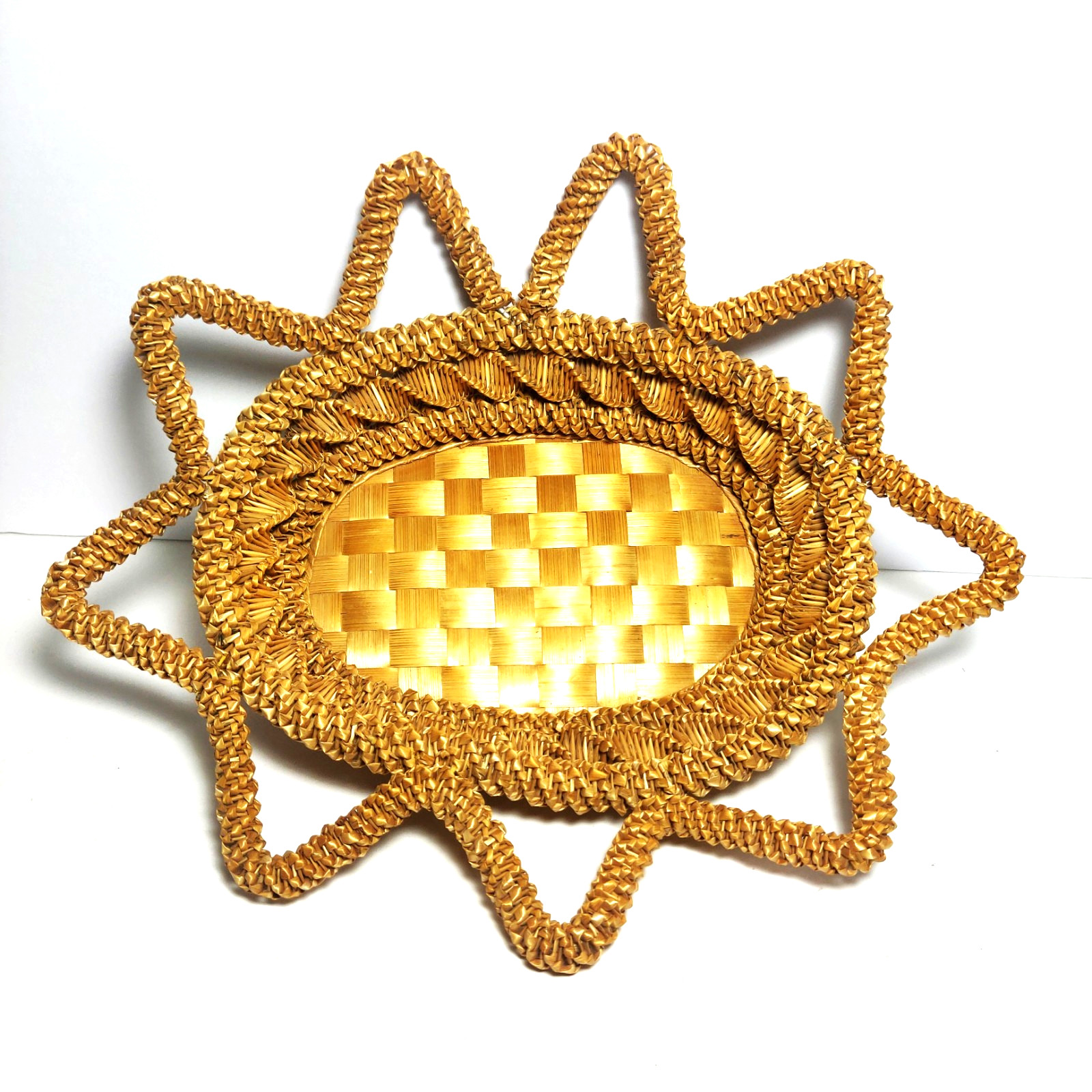 Beautiful & Ornate Vintage Spiral Wheat Woven Basket 10 x 8.5 Folk Art Unique