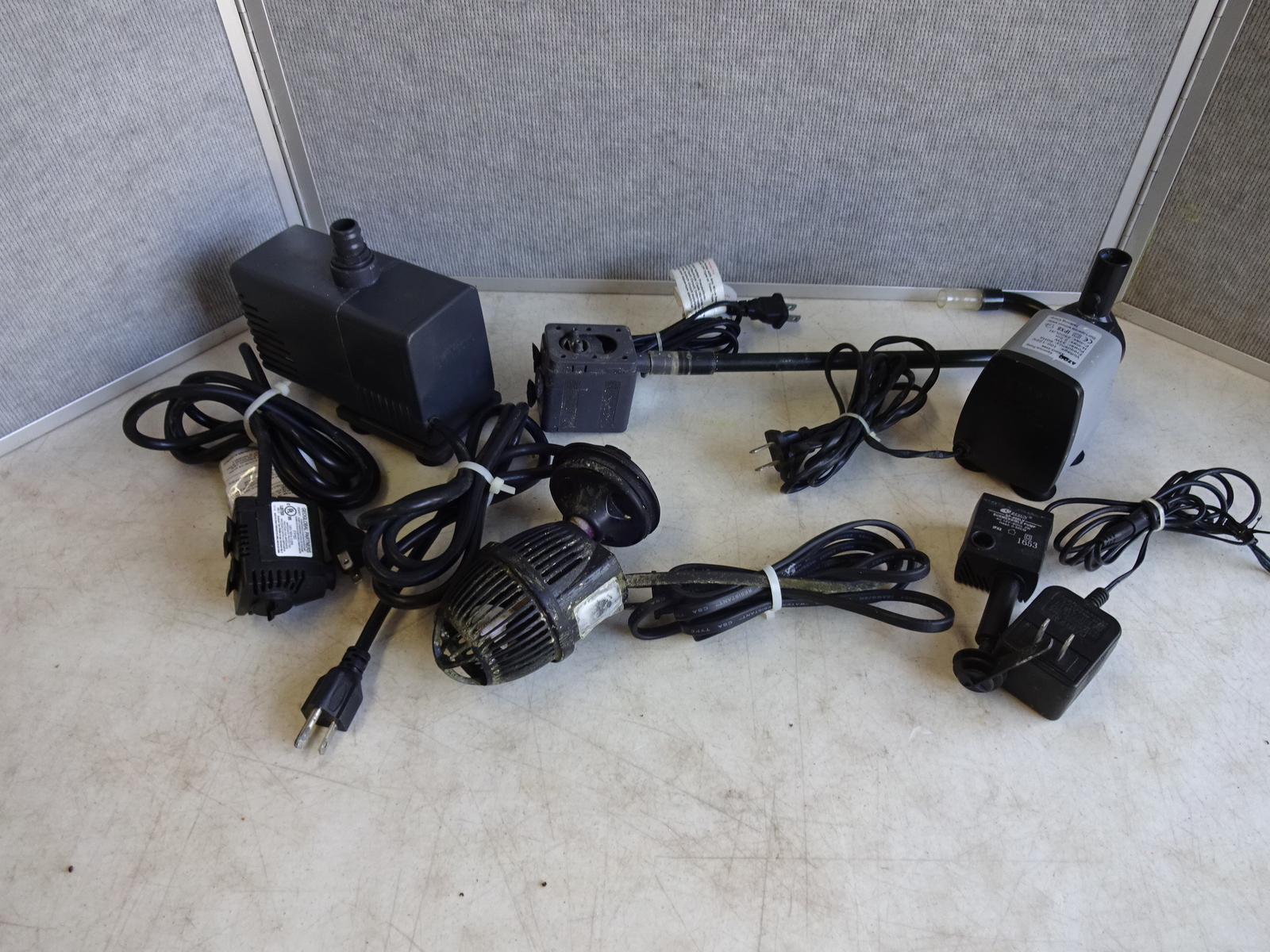 Lot of Miscellaneous Aquarium Pumps and Water Mover for Parts or Repair