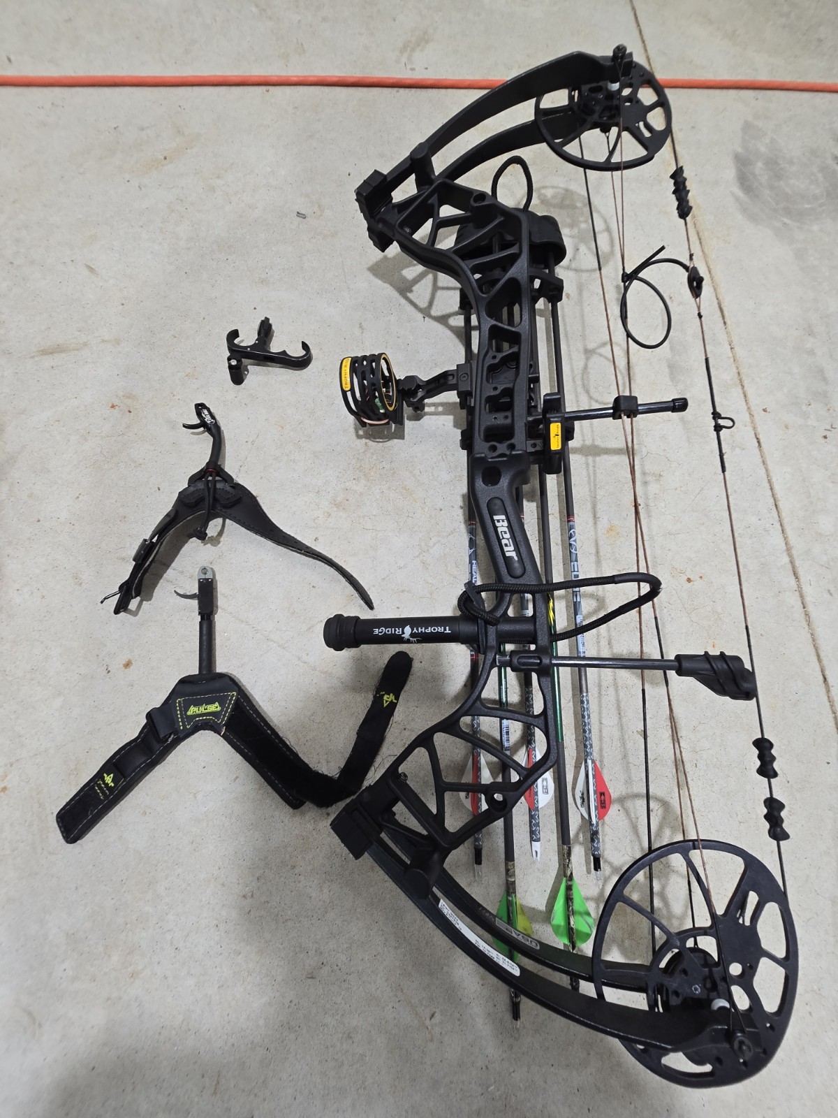 Bear Legit Maxx Compound Bow Package w/ Sight, Quiver & Arrows ,and Slings