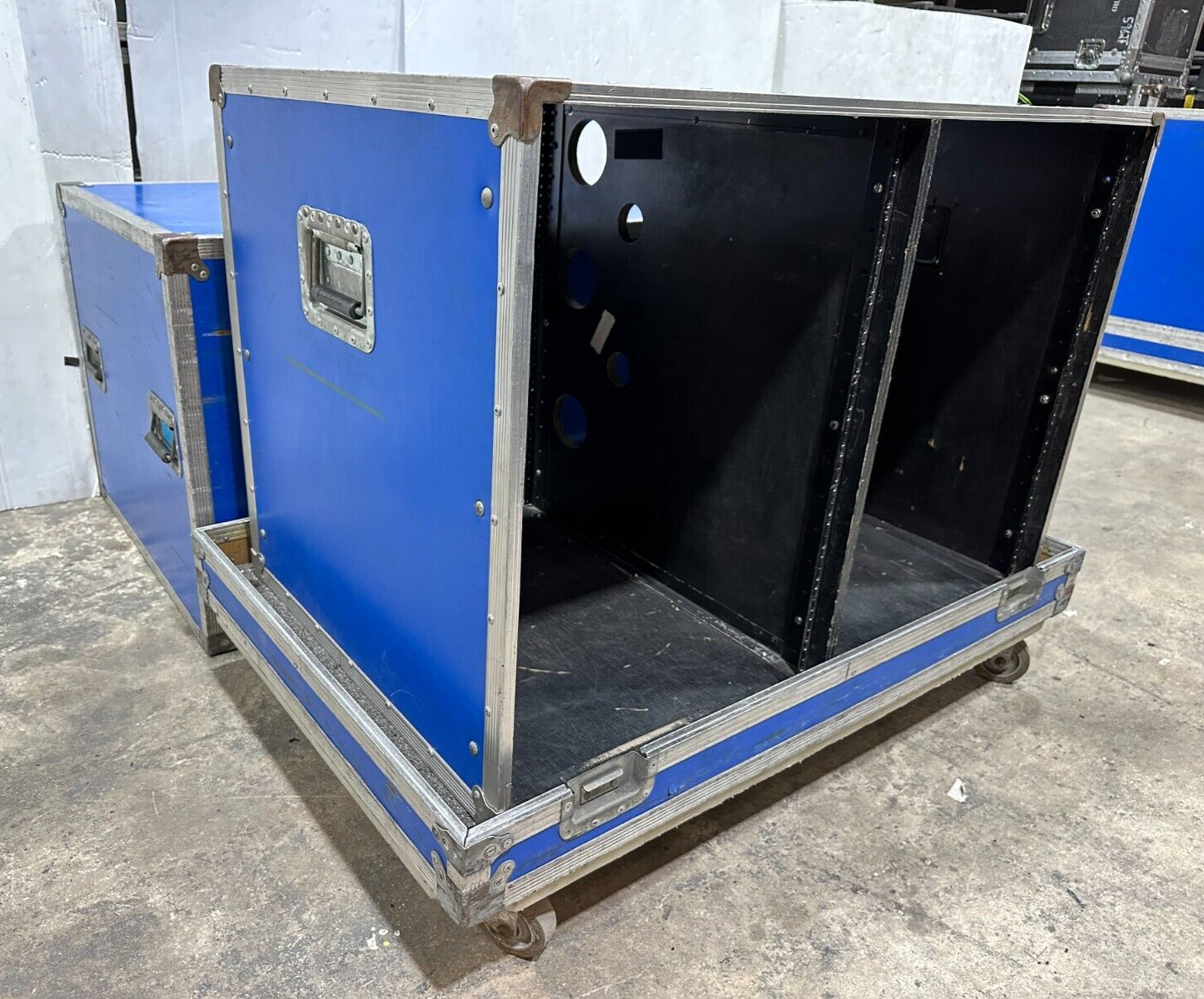 CSI Dual 15 Space 24" Deep Amp Rack Case SES (One)THS