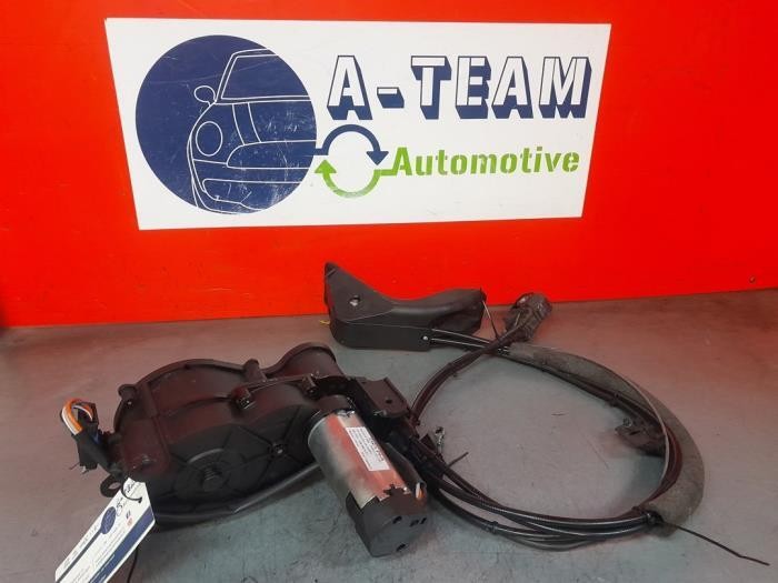 Motor sliding door right Peugeot 1007 16876875 P19822924