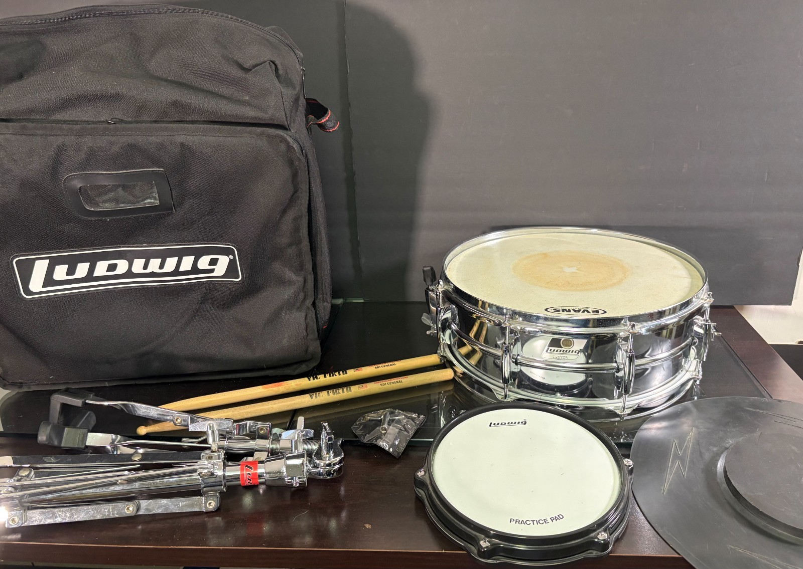 Ludwig LR720 Rocker 8-Lug 5x14 B/W Badge Chrome Steel Snare Drum + Pad Stand Bag