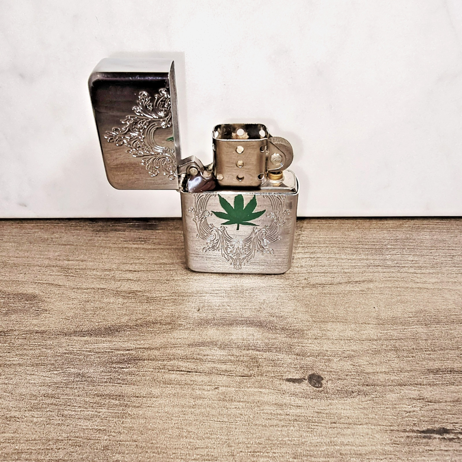 COLLECTIBLE CANNABIST MOTIVE LIGHTER