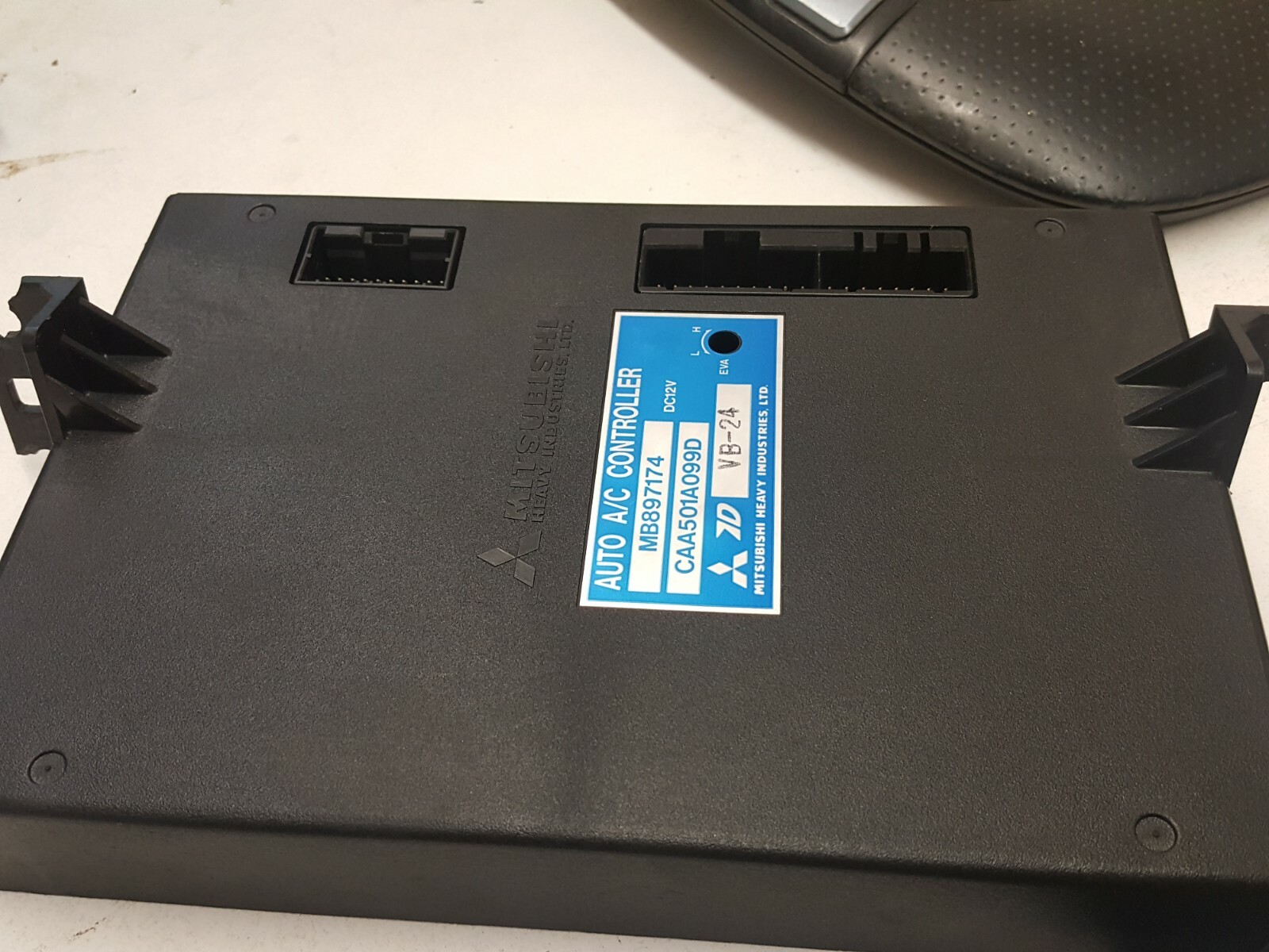 Temperature Control Module MB897174 OEM 1993 Stealth 3000GT Broken mounting tabs