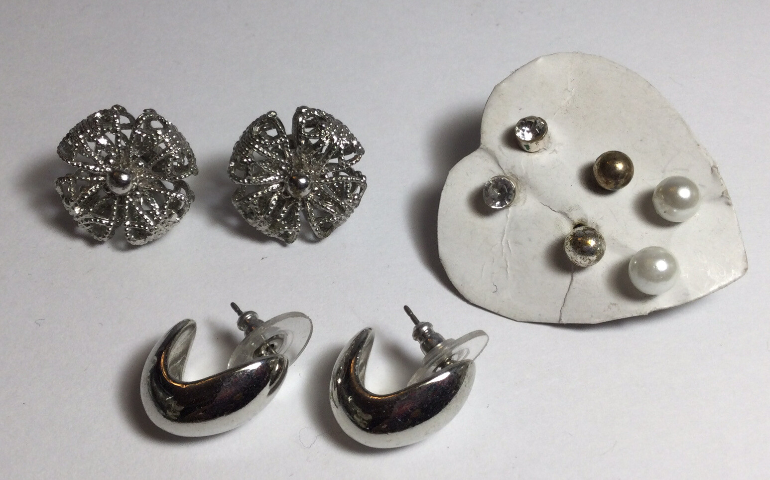 PRETTY 5 PAIR MIXED LOT OF PIERCED EARRINGS PRETTY & STYLISH