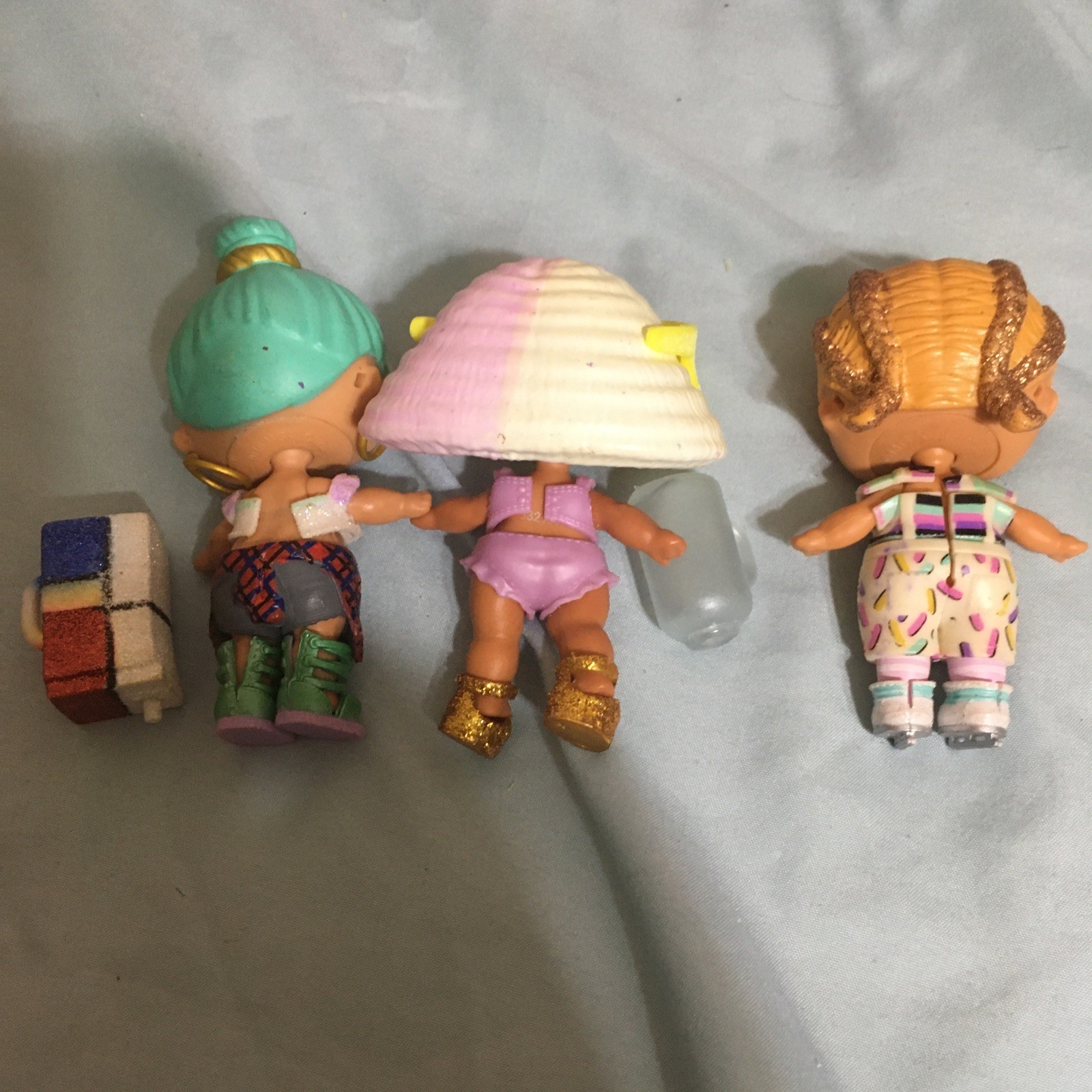 3 L.o.l. Surprise dolls