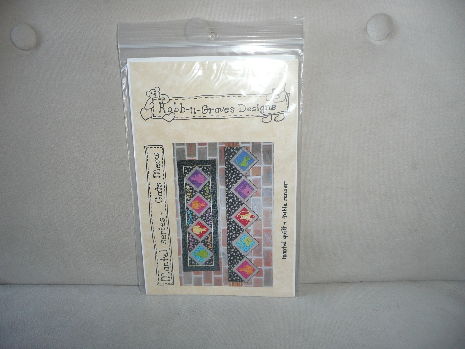 Robb-n-Graves Designs #RG31 Mantel Quilt & Table Runner - "Cat Meow"