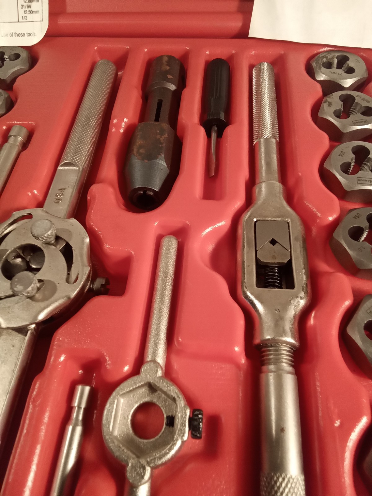 Irwin Hanson 26376 76 Pc. Machine Screw And Sae/Metric Tap And Hex Die Set