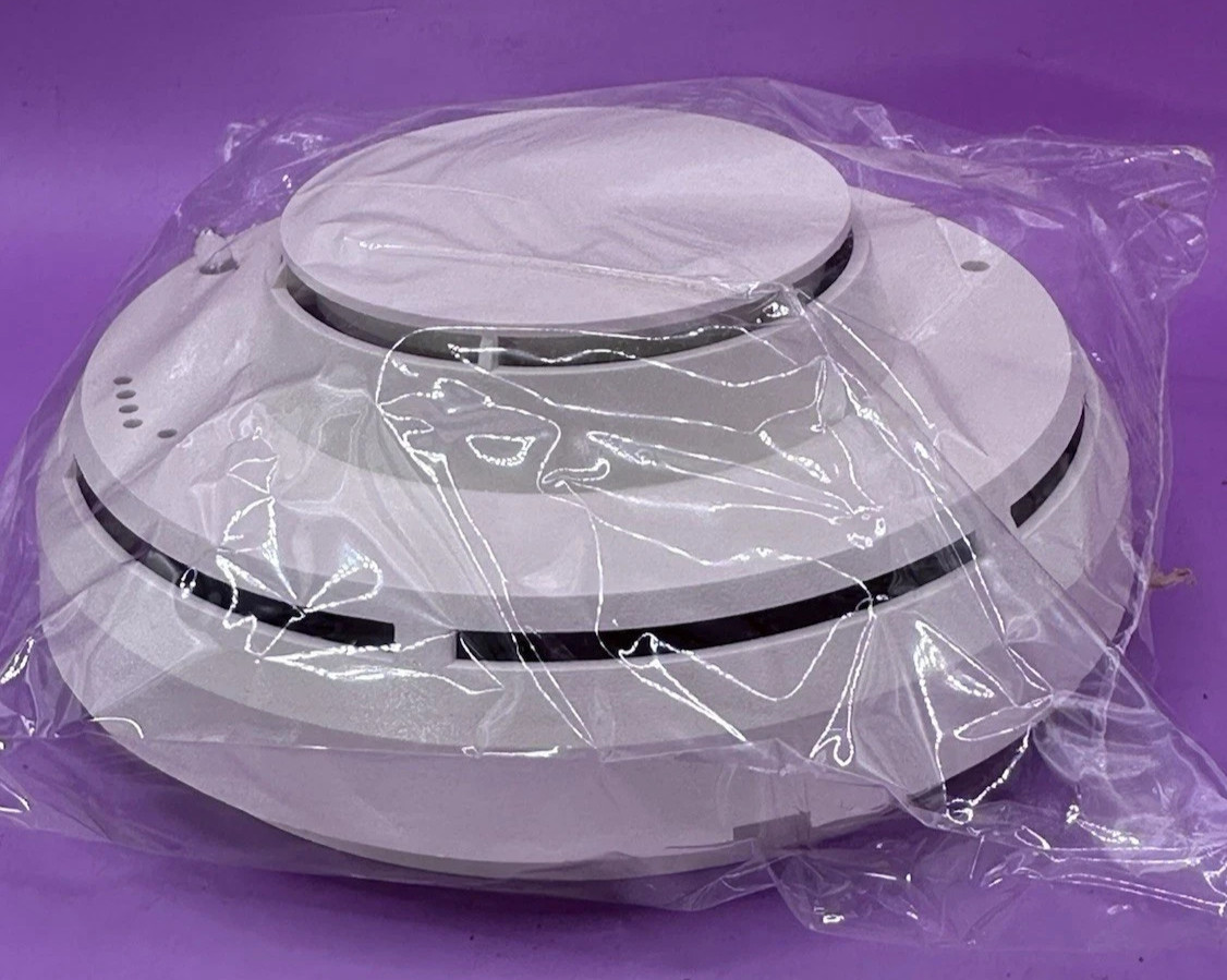 NEW/SEALED SIEMENS ILI-1B ION DUCT SMOKE DETECTOR P/N:500-093026 (55 AVAILABLE!)