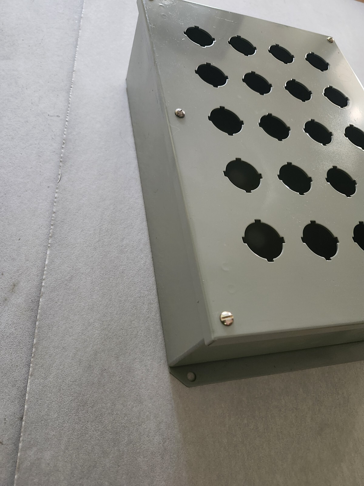 SQD 9001 TYPE KYA-20 20 HOLE HEAVY DUTY PUSH BUTTON ENCLOSURE