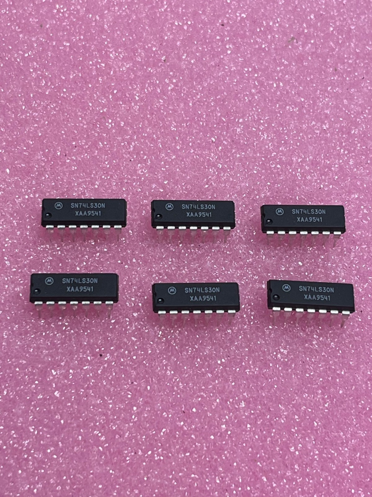 Motorola SN74LS30N IC GATE NAND 1CH 8-INP 14DIP, Lot of 6 pcs - NEW!