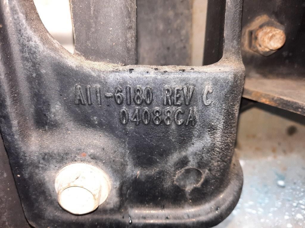 For 2020 PETERBILT 579 BUMPER BRACKET Left , MD