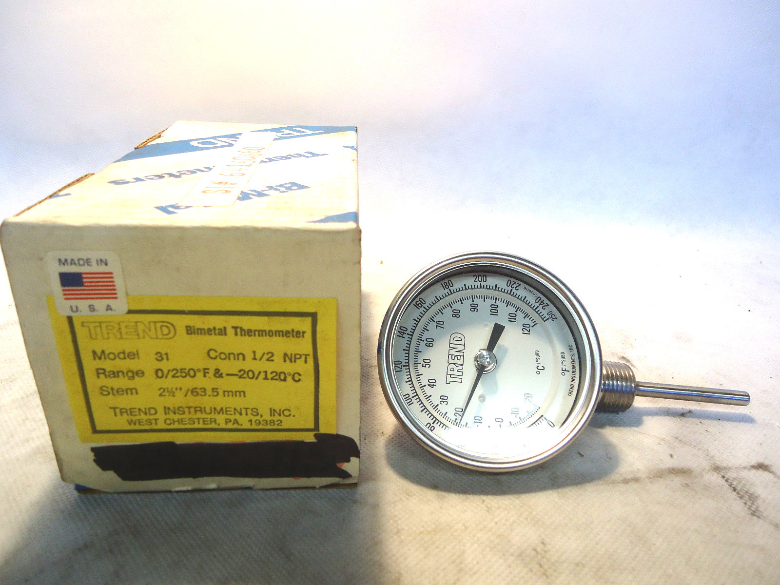 NEW IN BOX TREND BI-METAL MODEL 31 1/2" NPT 0-250F 2-1/2" THERMOMETER STEAM