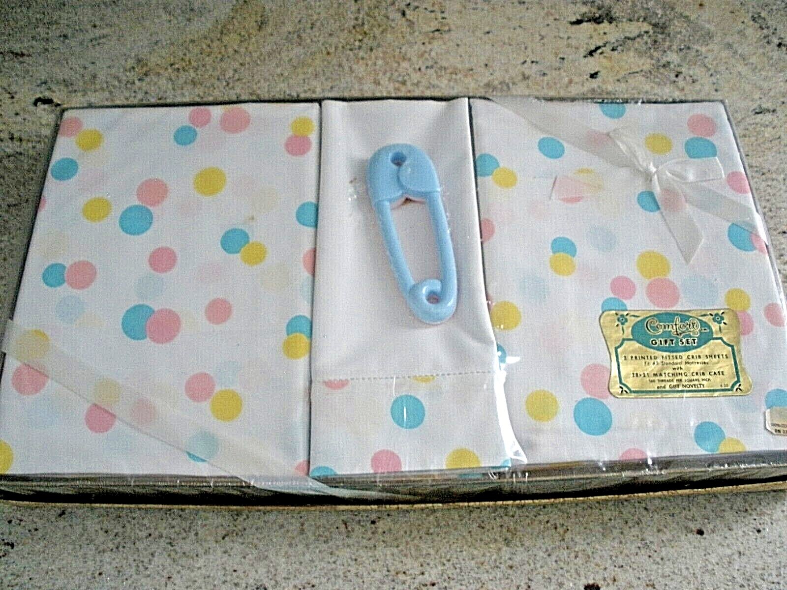 NEW Vintage Comfort Gift Set 2 Fitted Crib Sheets & Rattle Dots