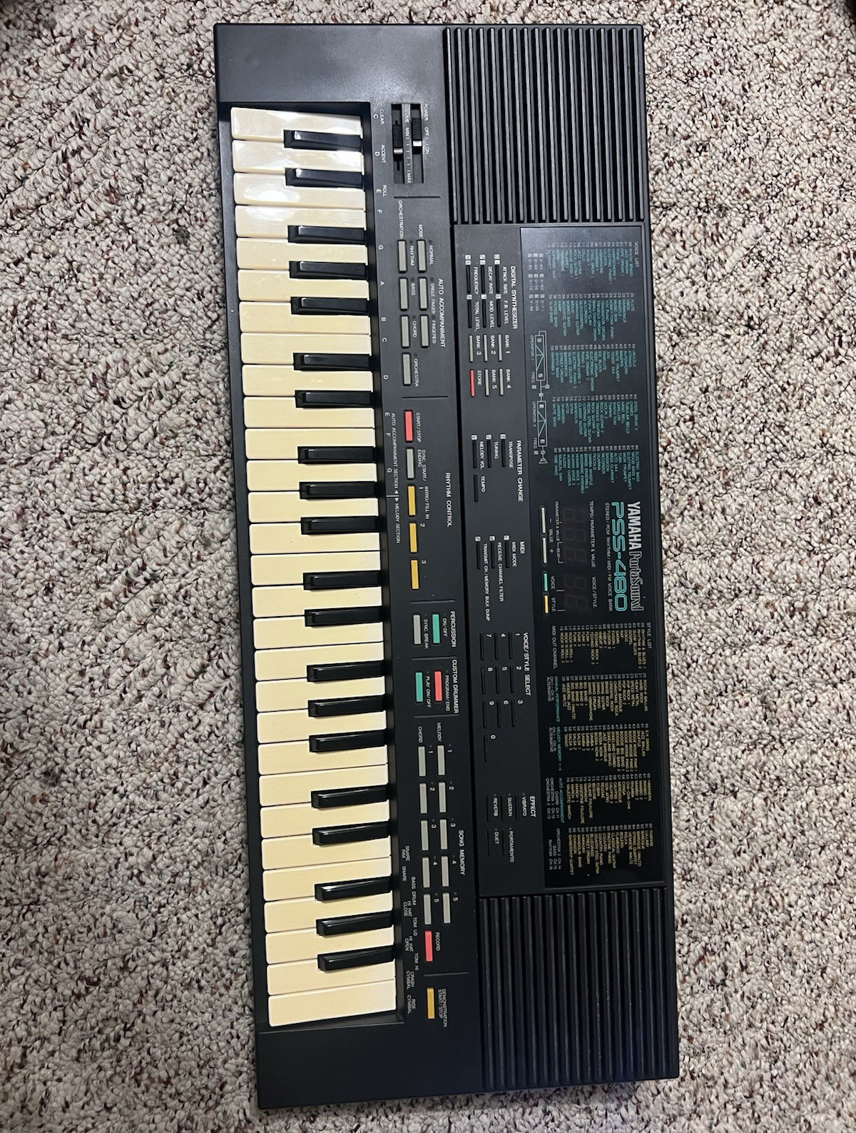 Yamaha PortaSound PSS-480 49-Key Electronic Keyboard w/ Speakers & Box