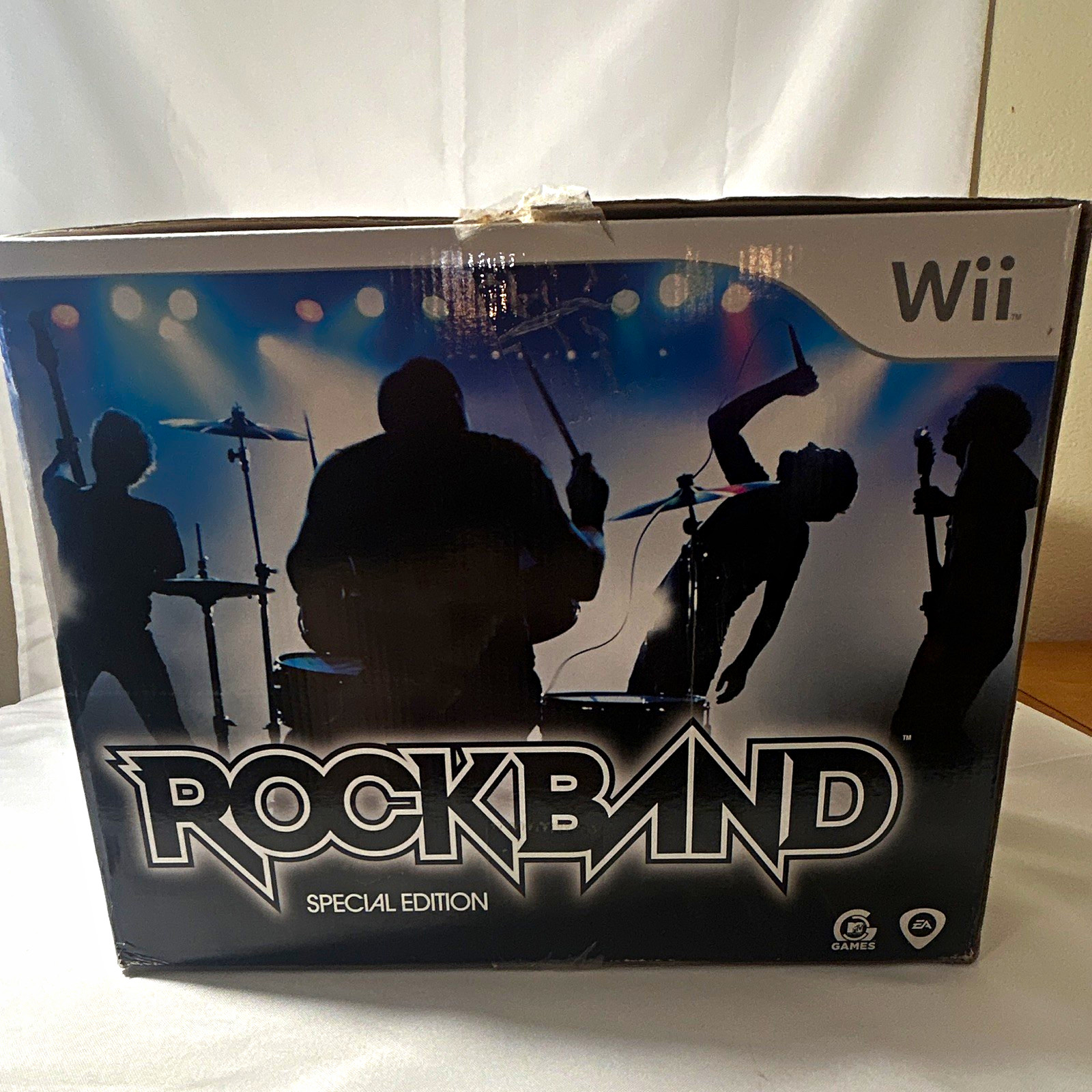 Rock Band Special Edition Wireless Wii Bundle: Game, Guitar, Drums, Mic