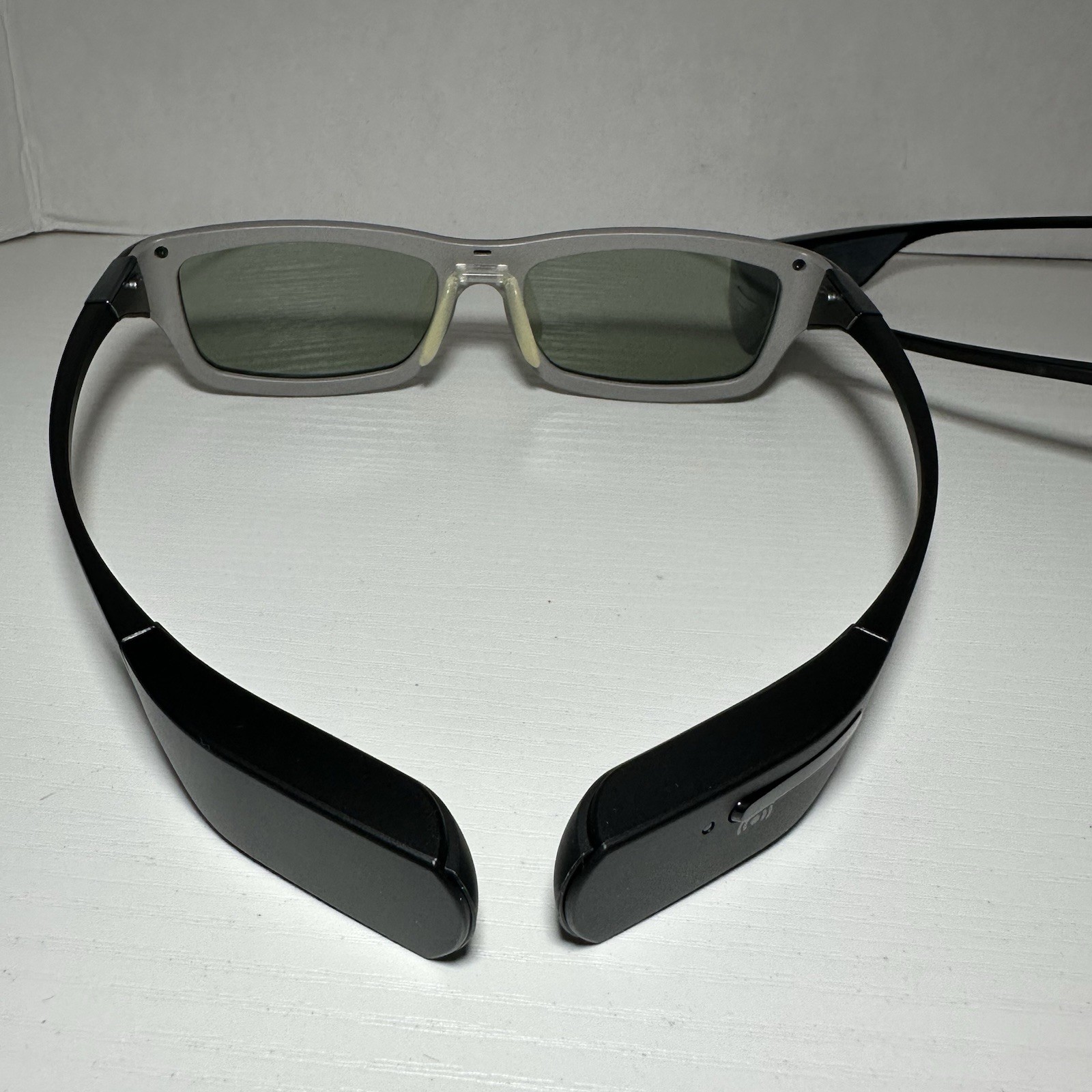 2 Samsung SSG-3300GR Rechargable Active 3D Glasses