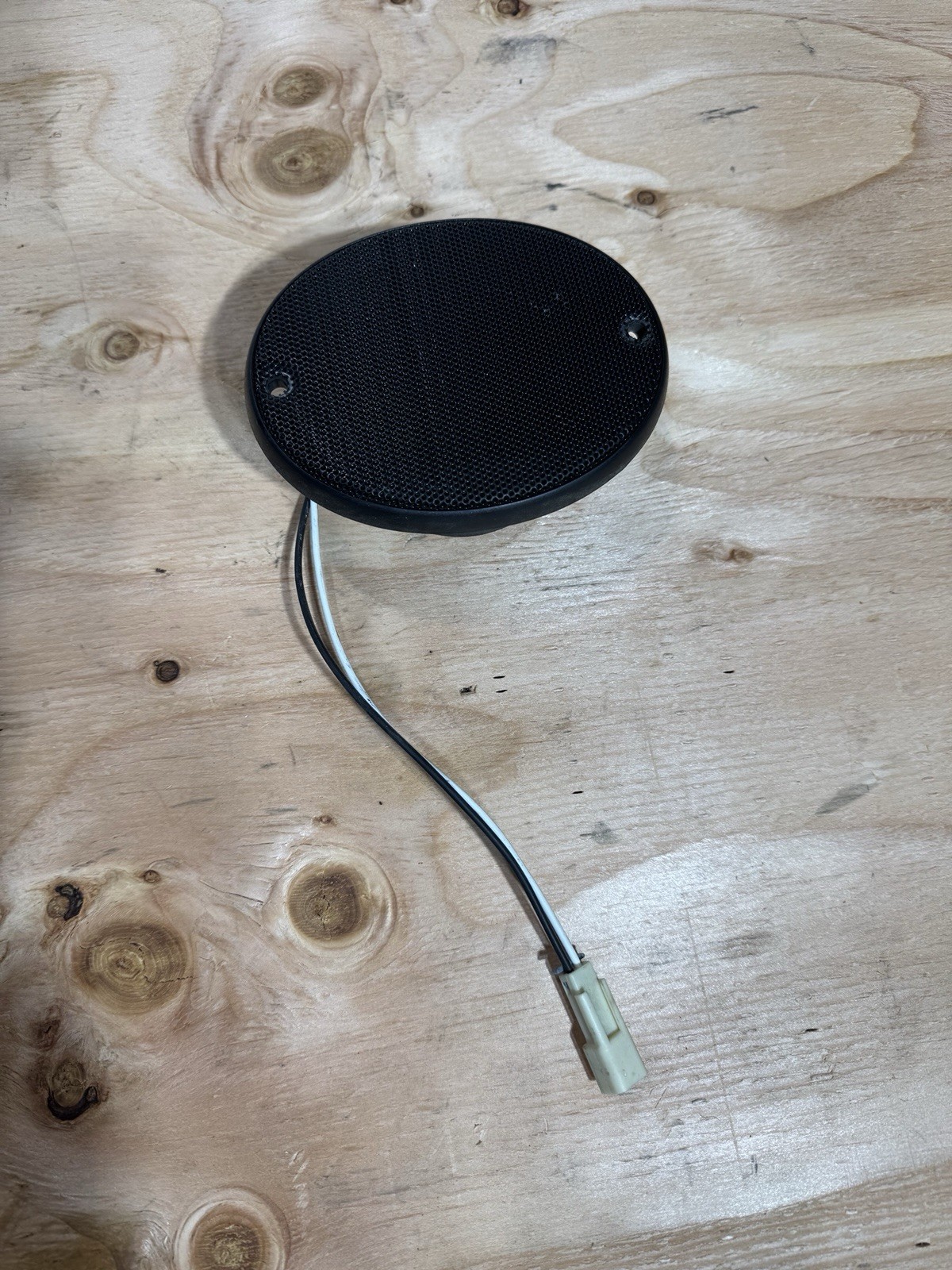 Kenworth and Peterbilt P28-1002 Speaker   3 1/2 In.