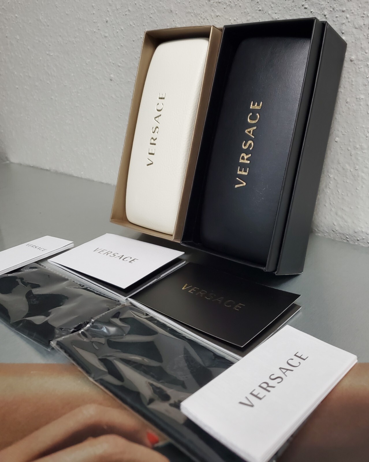 VERSACE Black & White Leather Hard CLAMSHELL MEDIUM Eyeglasses CASES: NEW