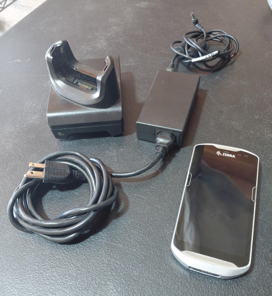 Zebra TC56CJ TC56CJ-1PAZU4P-25 Mobile Computer Barcode Scanner + Charger