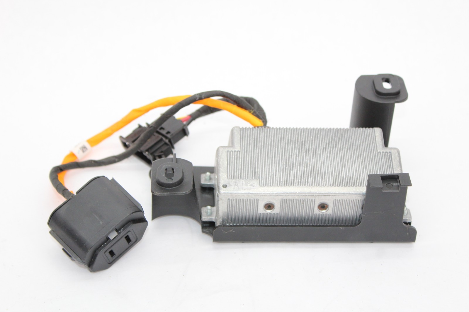 2015-2019 Volkswagen Golf MK7 Sportwagen Power Outlet Inverter OEM 5Q0907155A