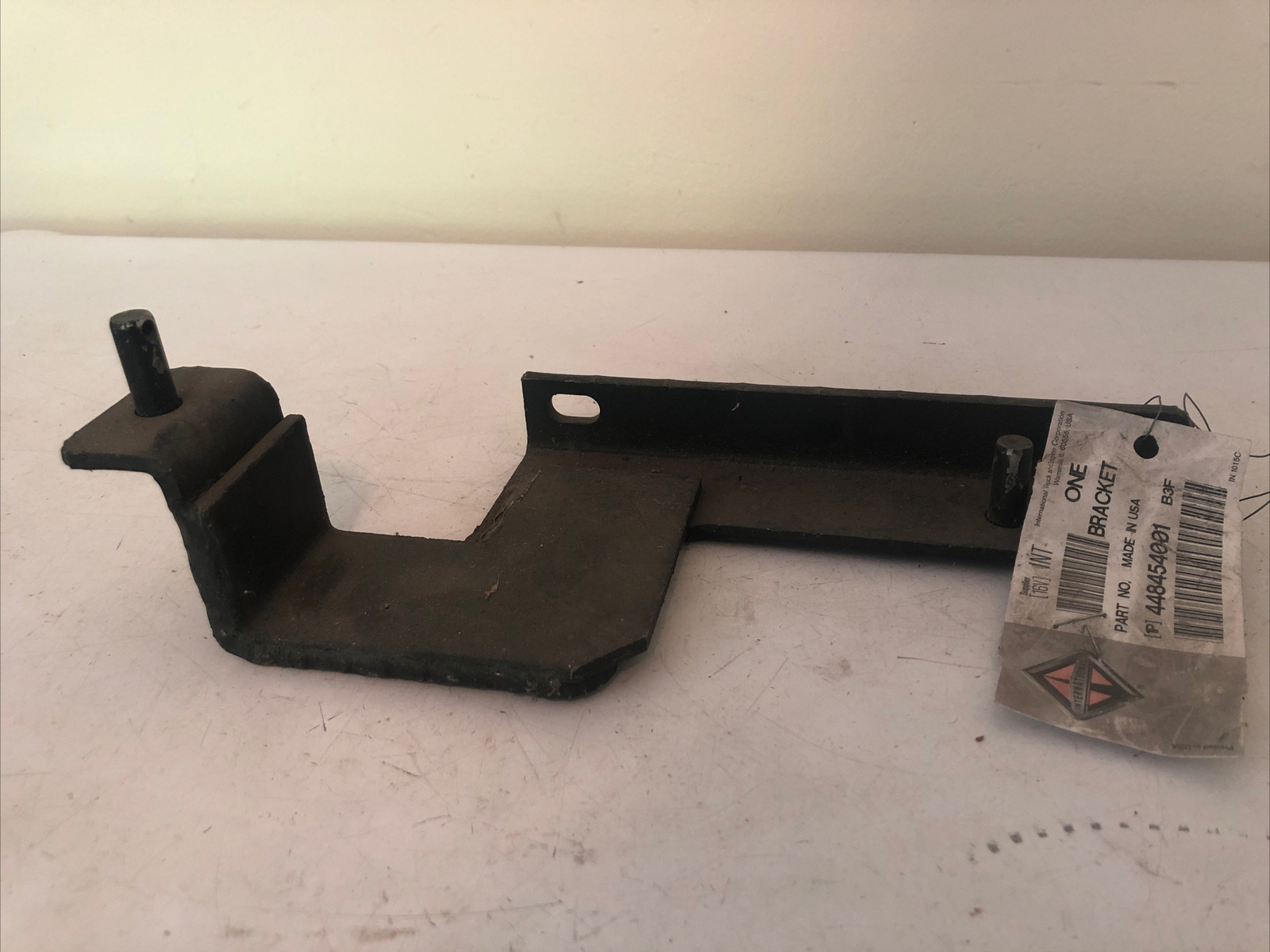 GENUINE INTERNTIONAL BRACKET FOR A BUS 448454001 NEW OEM