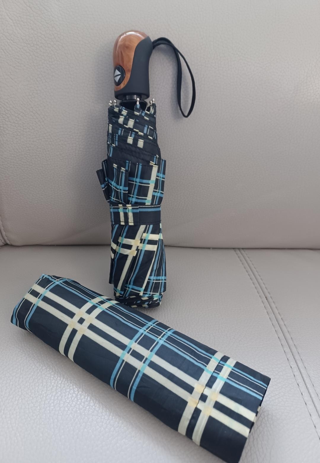Navy Blue Paid Umbrella Style# 890 Compact/Folding Automatic w Beautiful Handle