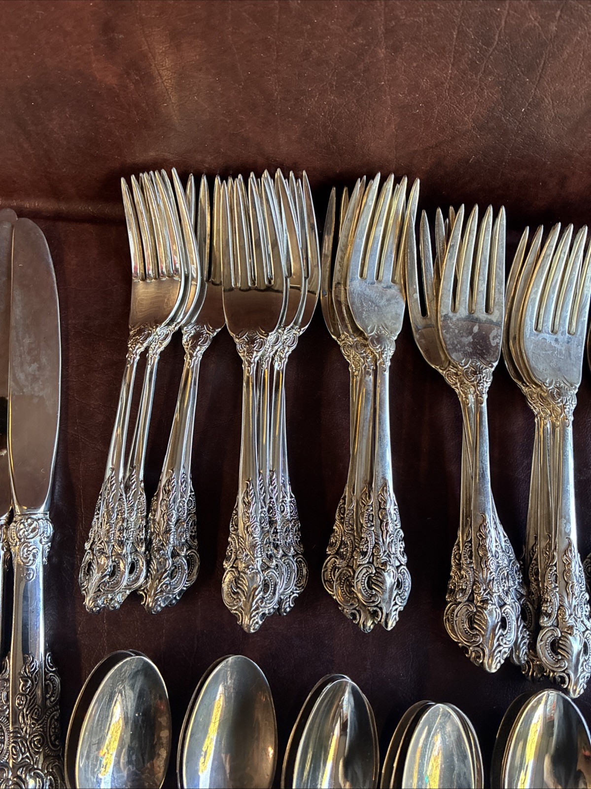 Baroque By Godinger 91 Piece Silver Plated Flatware Set