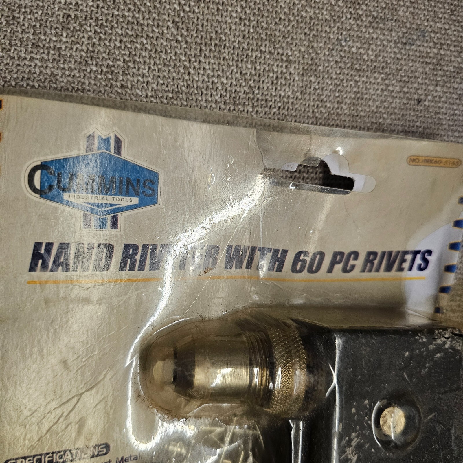 Hand riveter