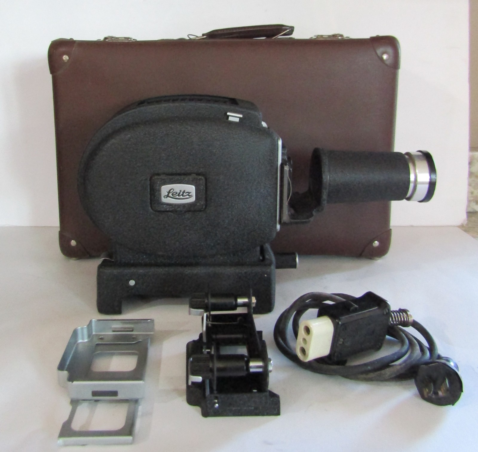Leitz Slide Projector Prado 250 Ernst Wetzlar Germany Hektor Lens f=10cm Case