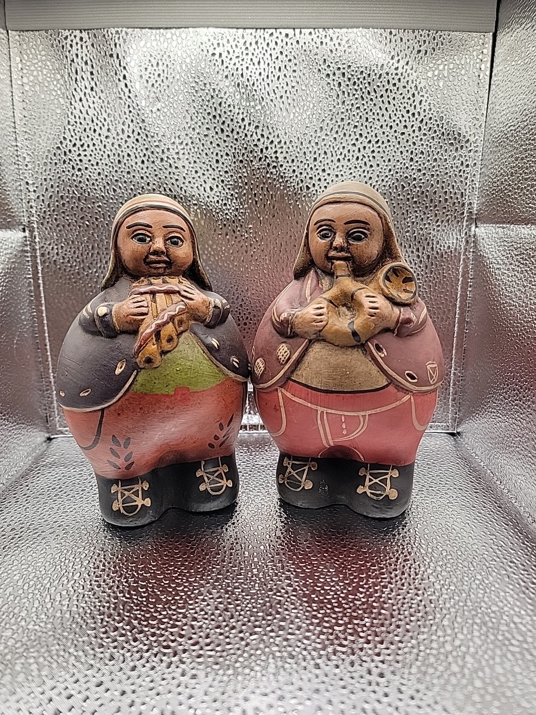 Set Of 2 VTG Chulucanas Peruvian Folk Art Clay Pottery Figurines 7 Inches Tall