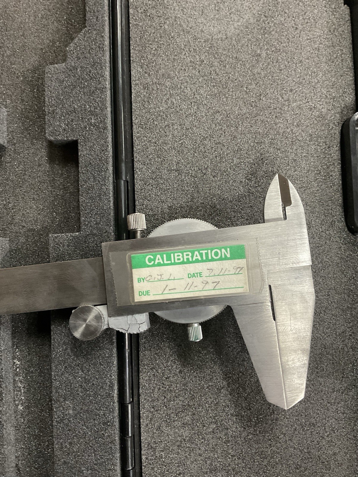 Dial Caliper: 6'' Range CHC-51879-D