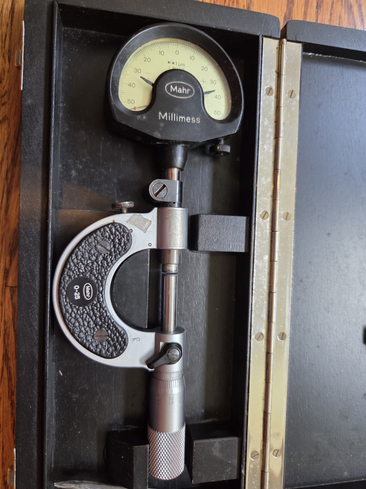 Mahr Millimess indicating micrometer, 0-25mm in Original Wood Box