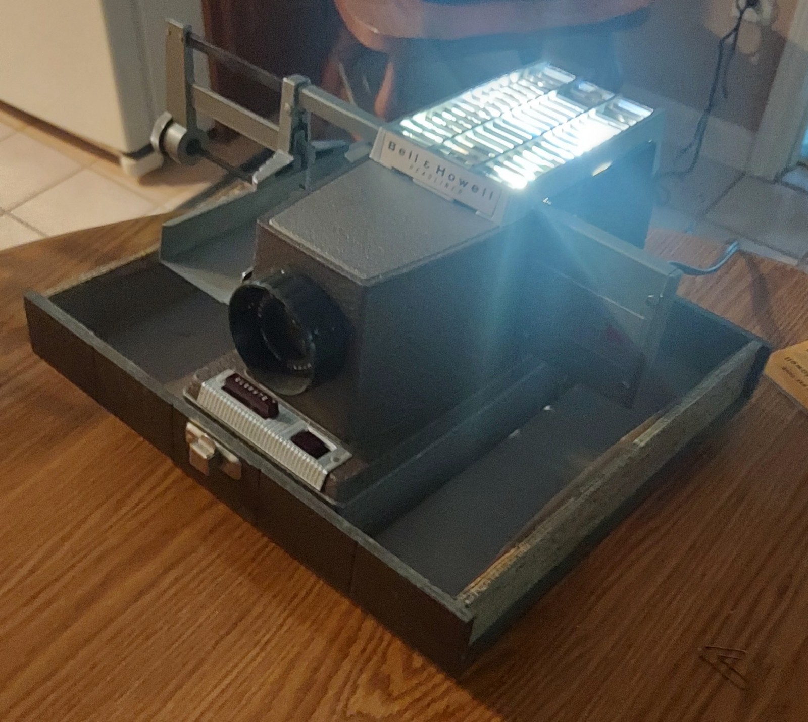 Vintage Bell & Howell Headliner Slide Projector Model 706 With Case