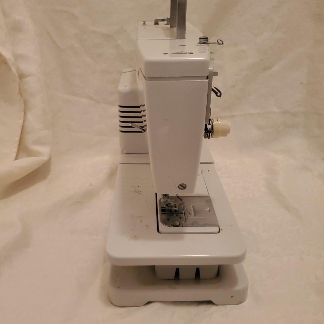 Vintage Singer Merritt Sewing Machine Model 8834