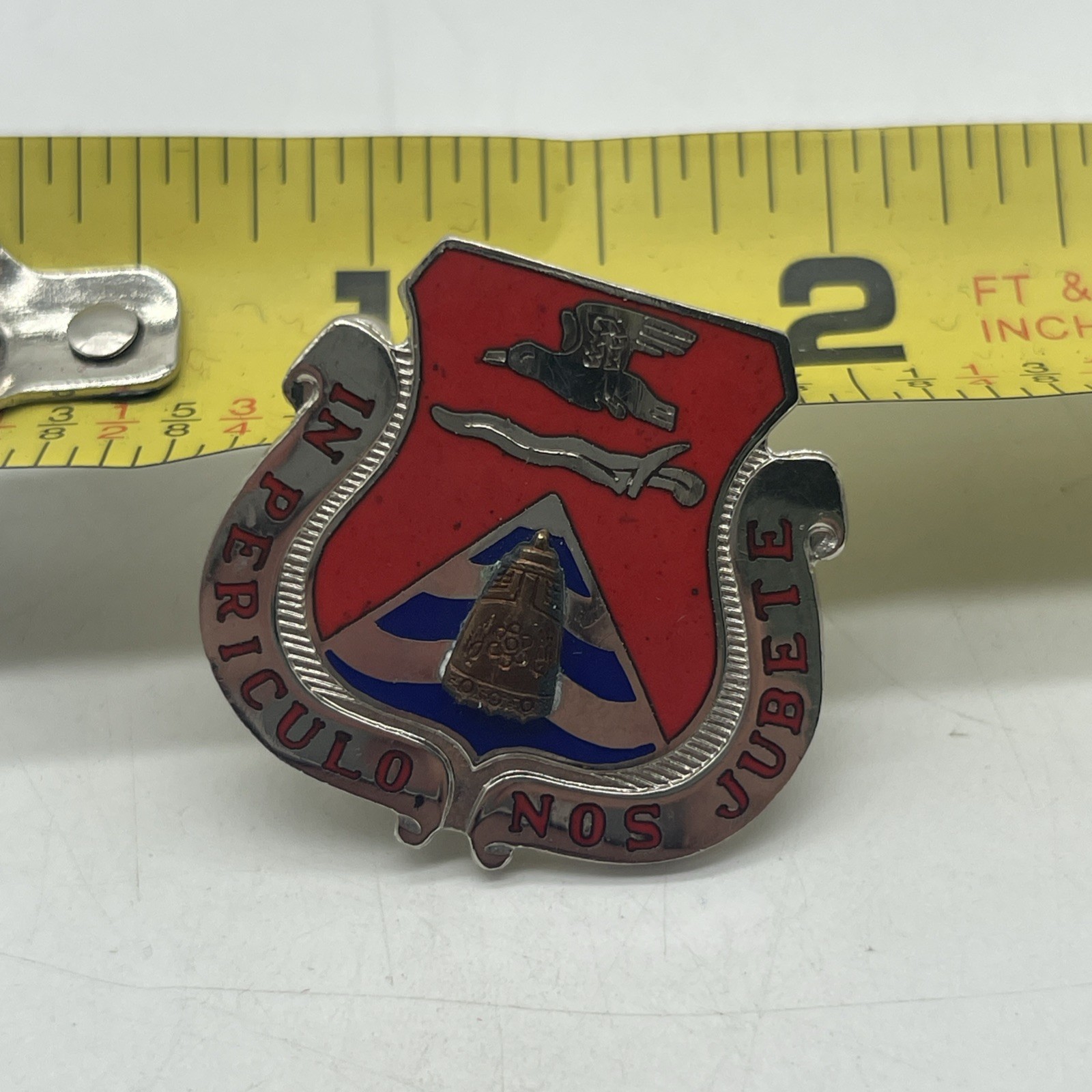 U.S. Military 31st Field Artillery DI DUI Insignia Crest Pin M22 IN PERICULO NOS