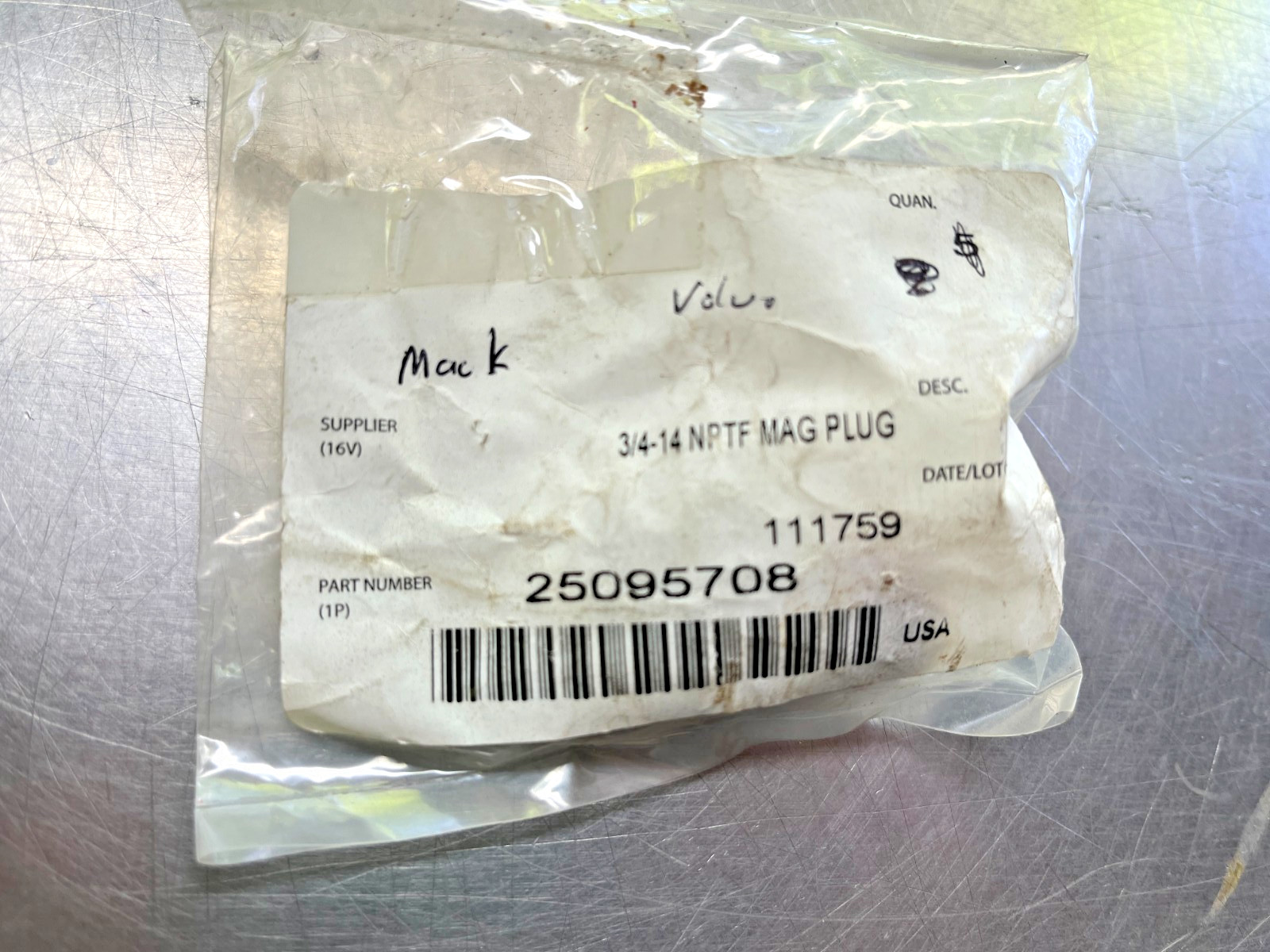 25095708   Genuine OEM  MACK  Bulldog  MAGNETIC PLUG  3/4-14 NPTF