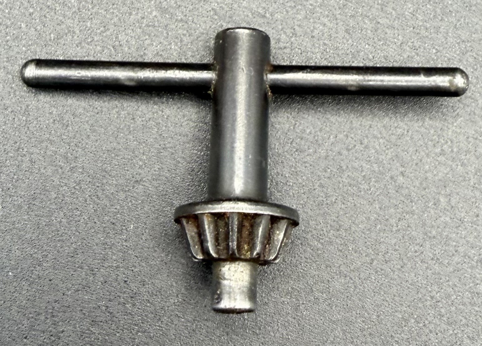 5 Jacobs chucks keys.