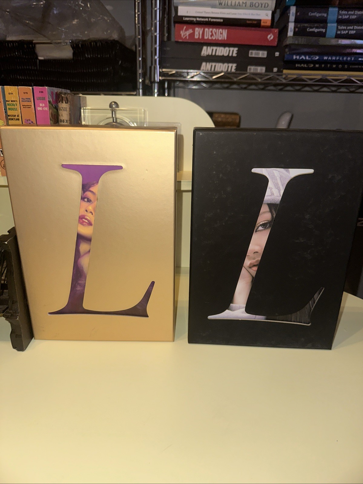 Lalisa (Random Cover) (incl. 88pg Photobook, Lyric Paper, Photocard AND CD