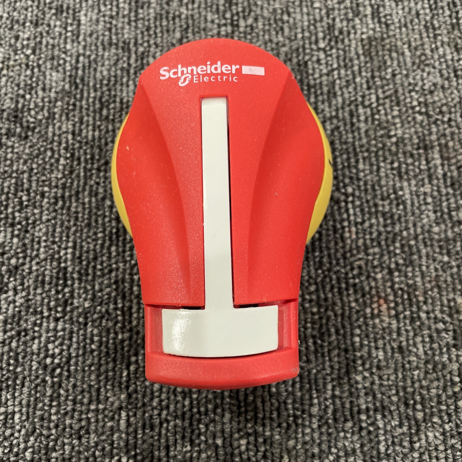 SCHNEIDER GS2AH120 Pistol Handle, Red/Yellow, Off/On, NEMA1/3R/12/IP54, for GS