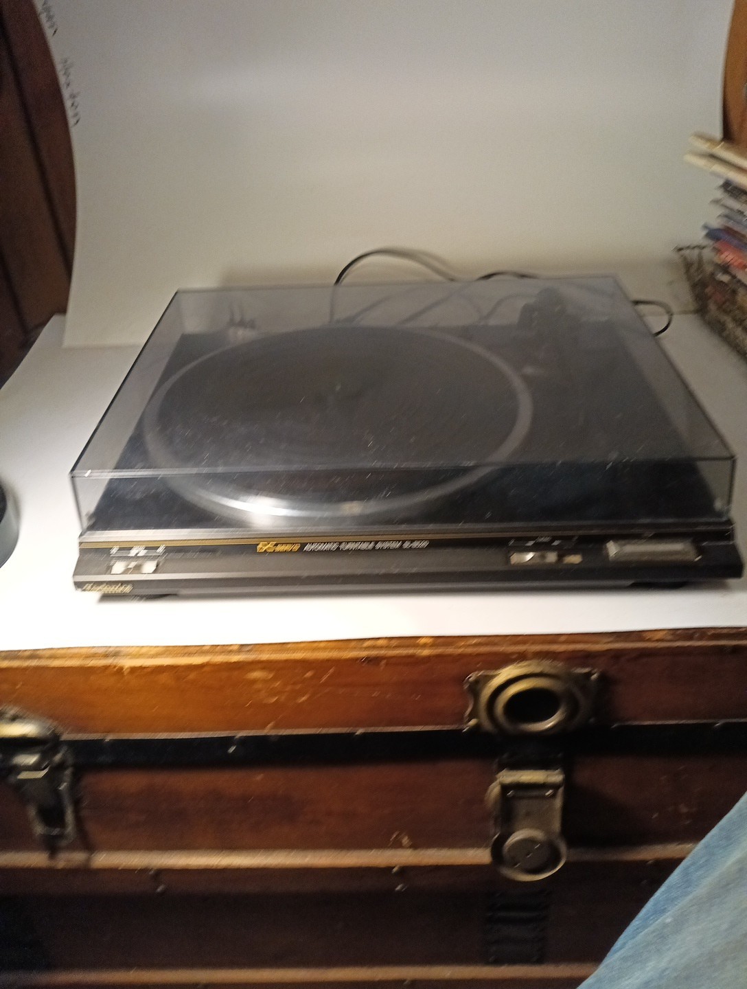 Techniques Turntable SL-BD20 Hinge On Lid Broke , Needs Belt ,Does Powers On