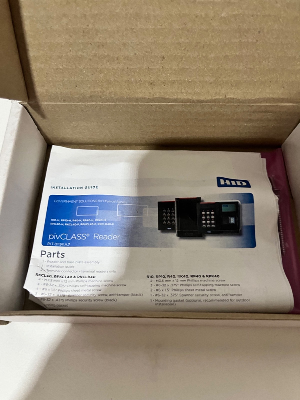 HID pivClass RP40 - H Wall Switch Reader 920PHPTEK000HU -L02-KI
