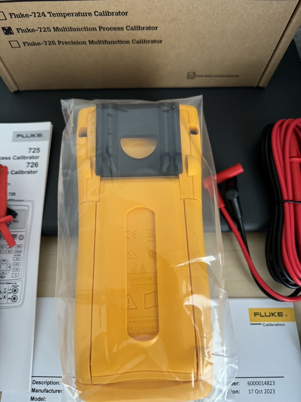 FLUKE 725 Multifunction Process Calibrator W / Leads/ BOX CAL 2023