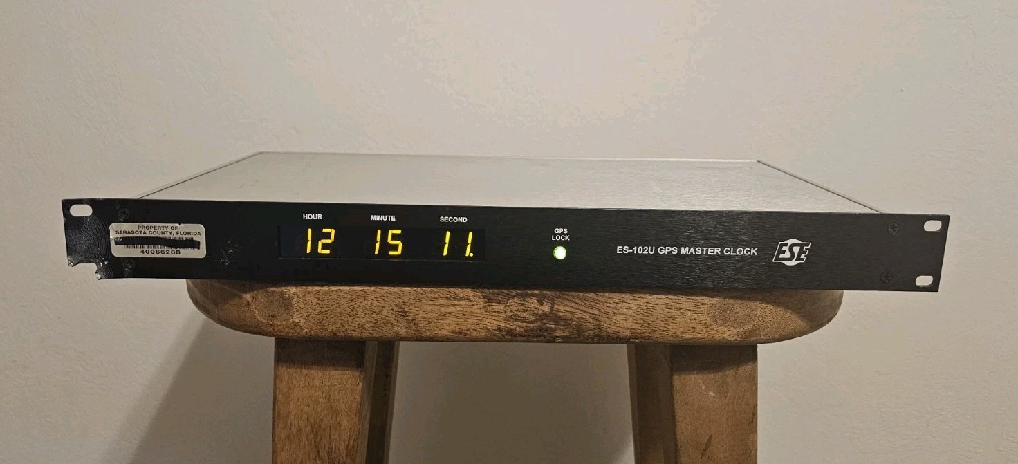 ESE ES-102U GPS Master Clock SMPTE Time Code Generator Powers On READ