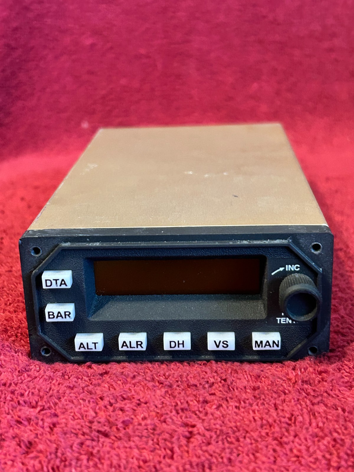 S-TEC AUTOPILOT ALTITUDE PRESELECT P/N 0140-P WITH CONNECTOR