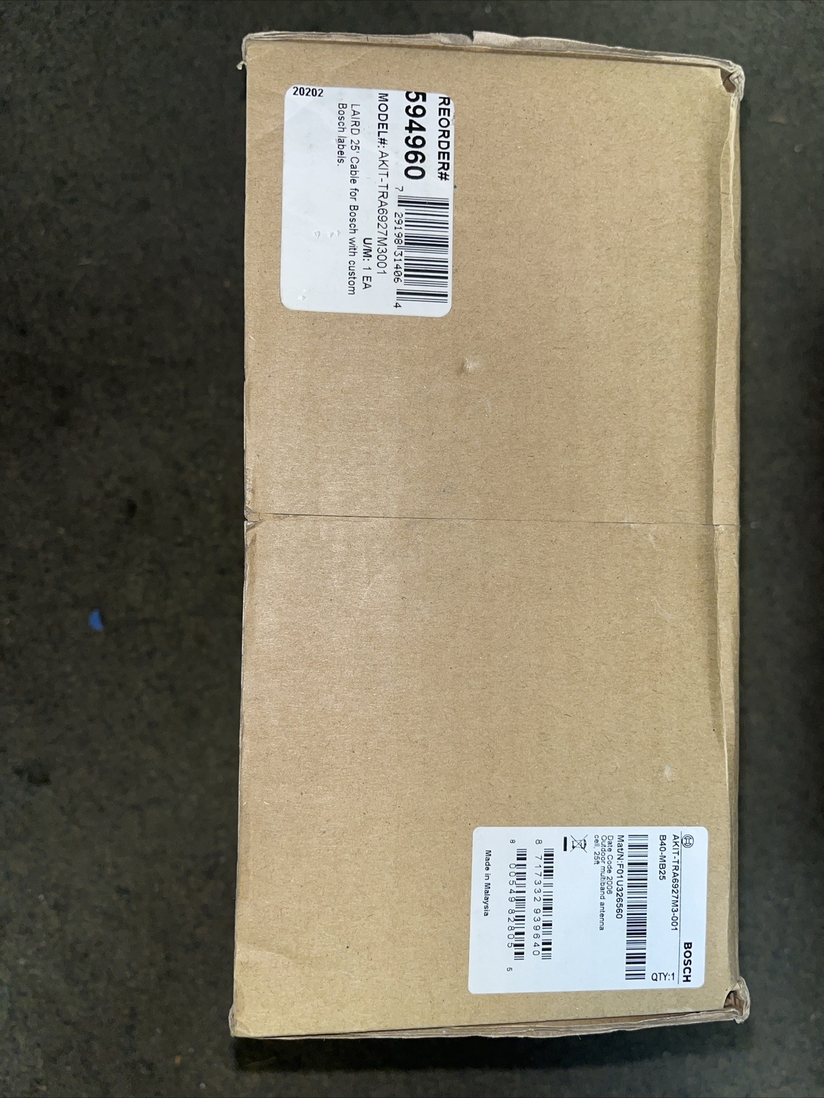BOSCH AKIT-TRA6927M3-001, 4G/3G Multiband Phantom Antenna W/ 25 ft cable & mount